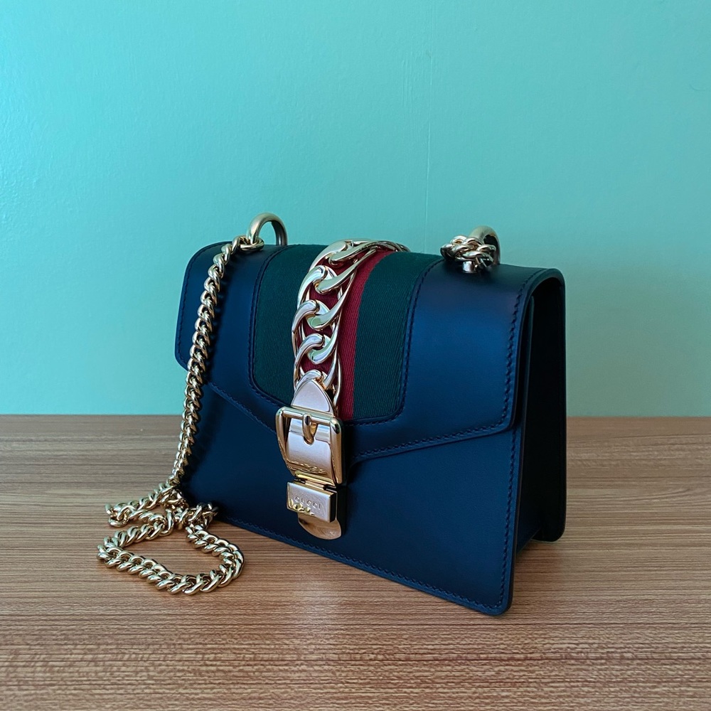 NWOT GUCCI Sylvie small chain shoulder bag in Navy